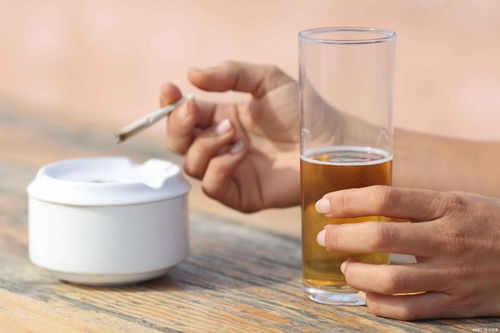 尿酸高患者警惕 除痛風(fēng)外，酒精飲料還易誘發(fā)這2種并發(fā)癥